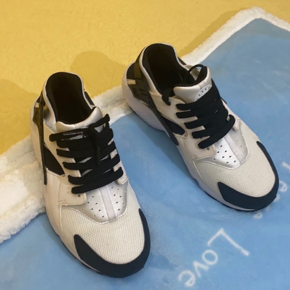 Women's Shoes Nike Air Huarache -Used